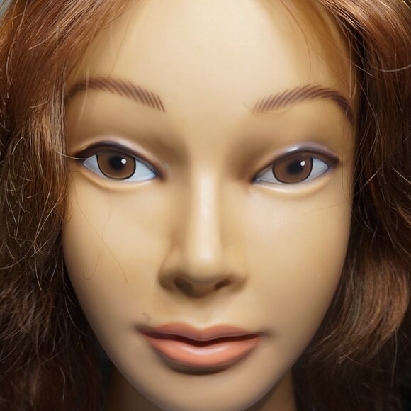 Mannequin Head with Human Hair - Picture 2 of 12